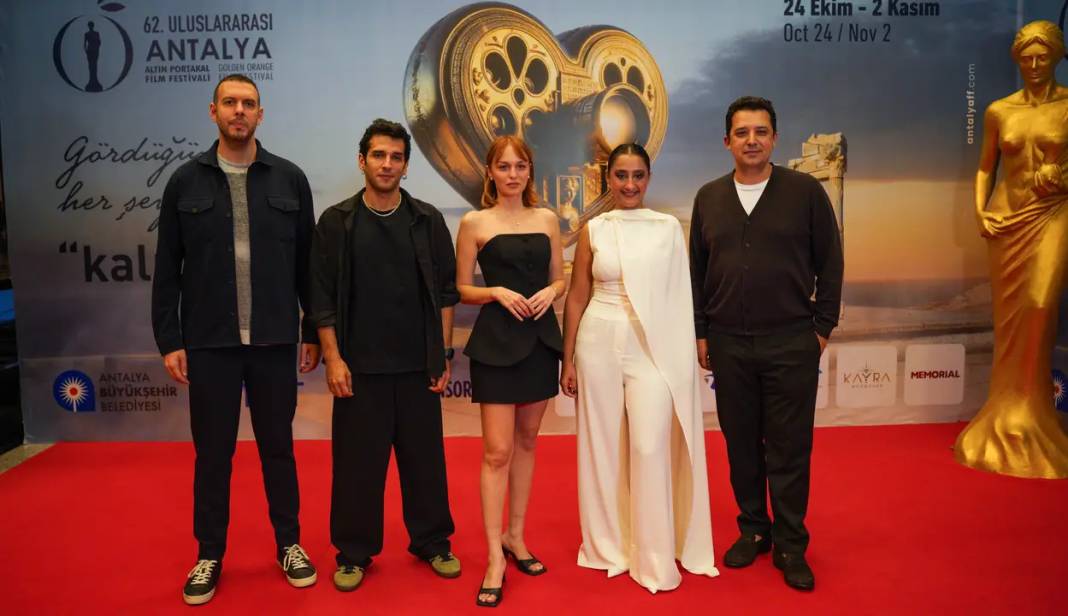 Altın Portakal’a Bol Kahkahalı Açılış 2